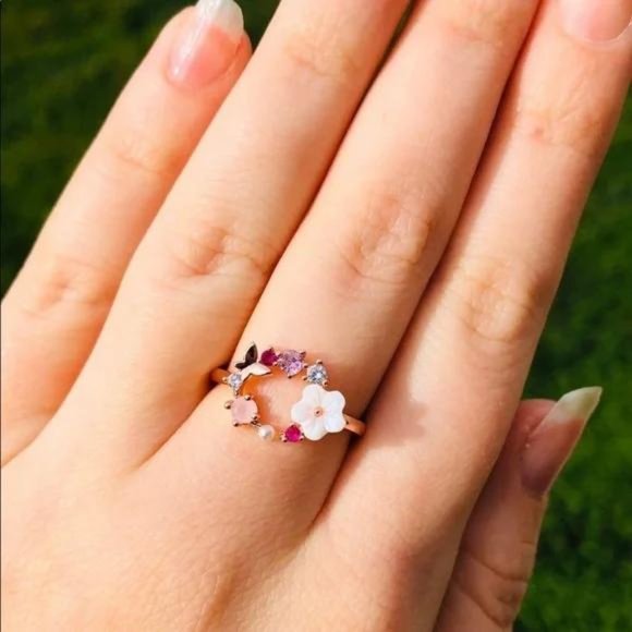 New 18K Rose Gold Flower Butterfly Circle Ring, cute Ring, shiny Ring. - Picture 1 of 5